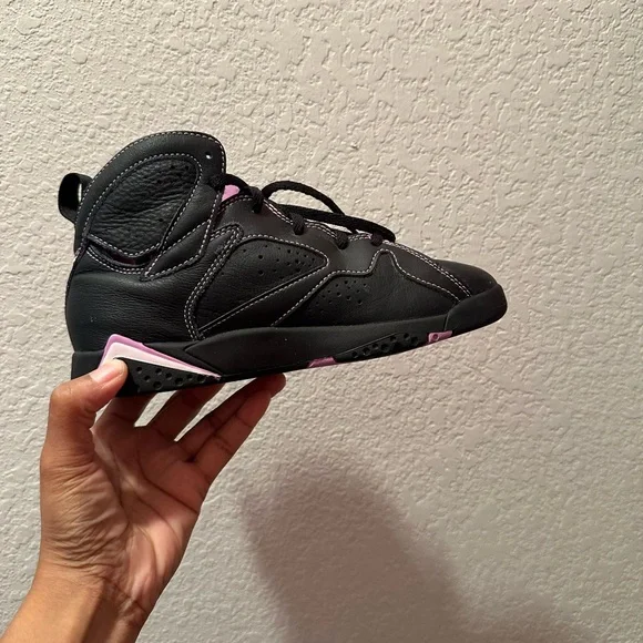 Jordan Kids Sneakers in Black and Pink - Picture 3 of 8